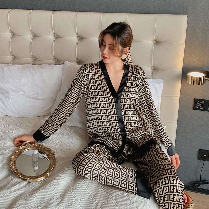 Luxury Curves Print V Neck Sleepwear Short - Perfectly Comfortable for Plus Size Women pajamas gifting by julia m